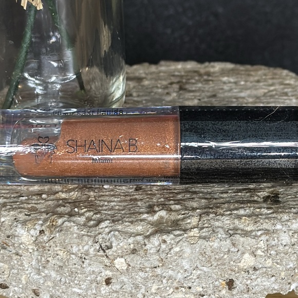 Shaina B Flaminglow Liquid Highlighter in Nude‎ Beach - Picture 3 of 8